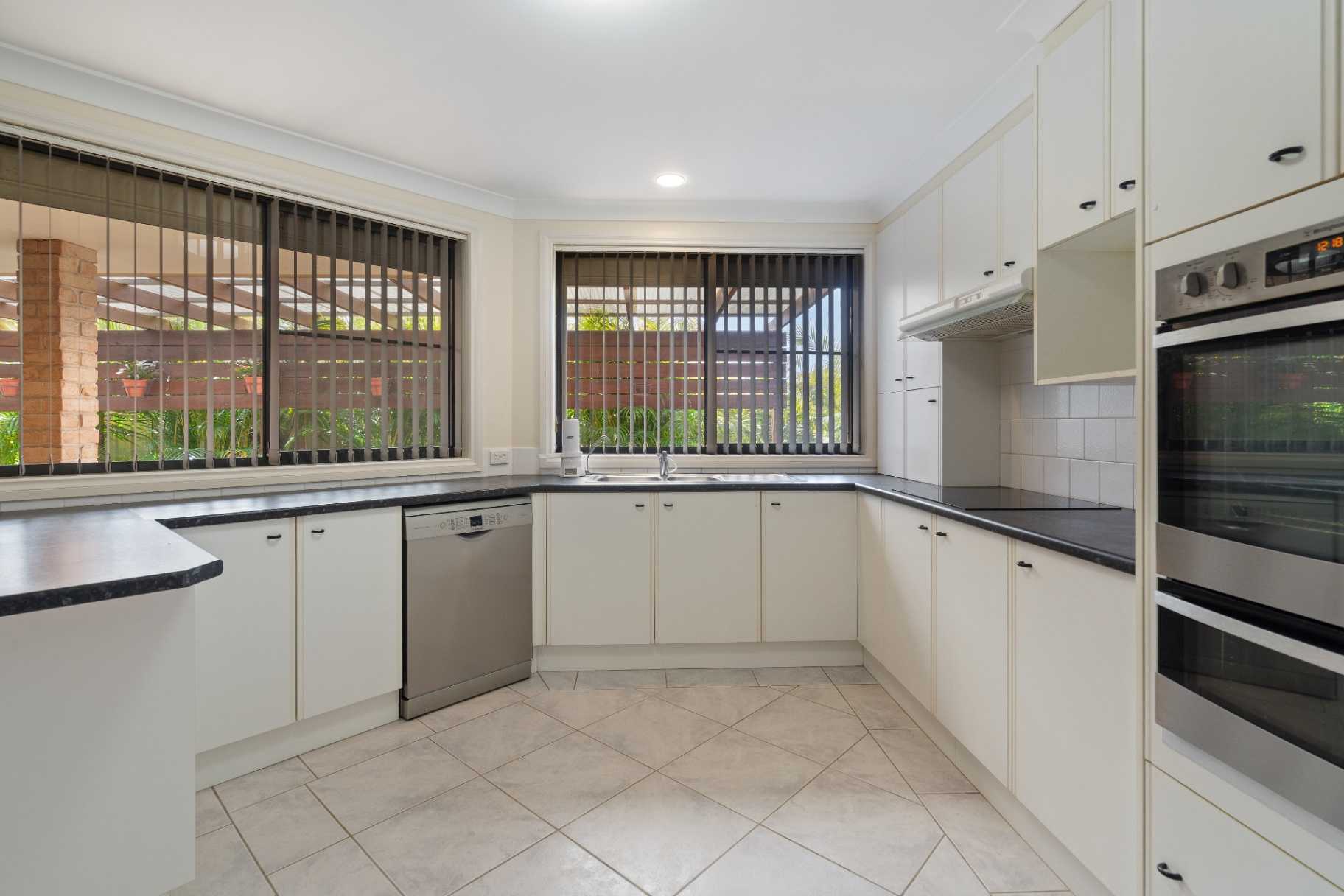11-amanda-crescent-forster-nsw-2428-12129