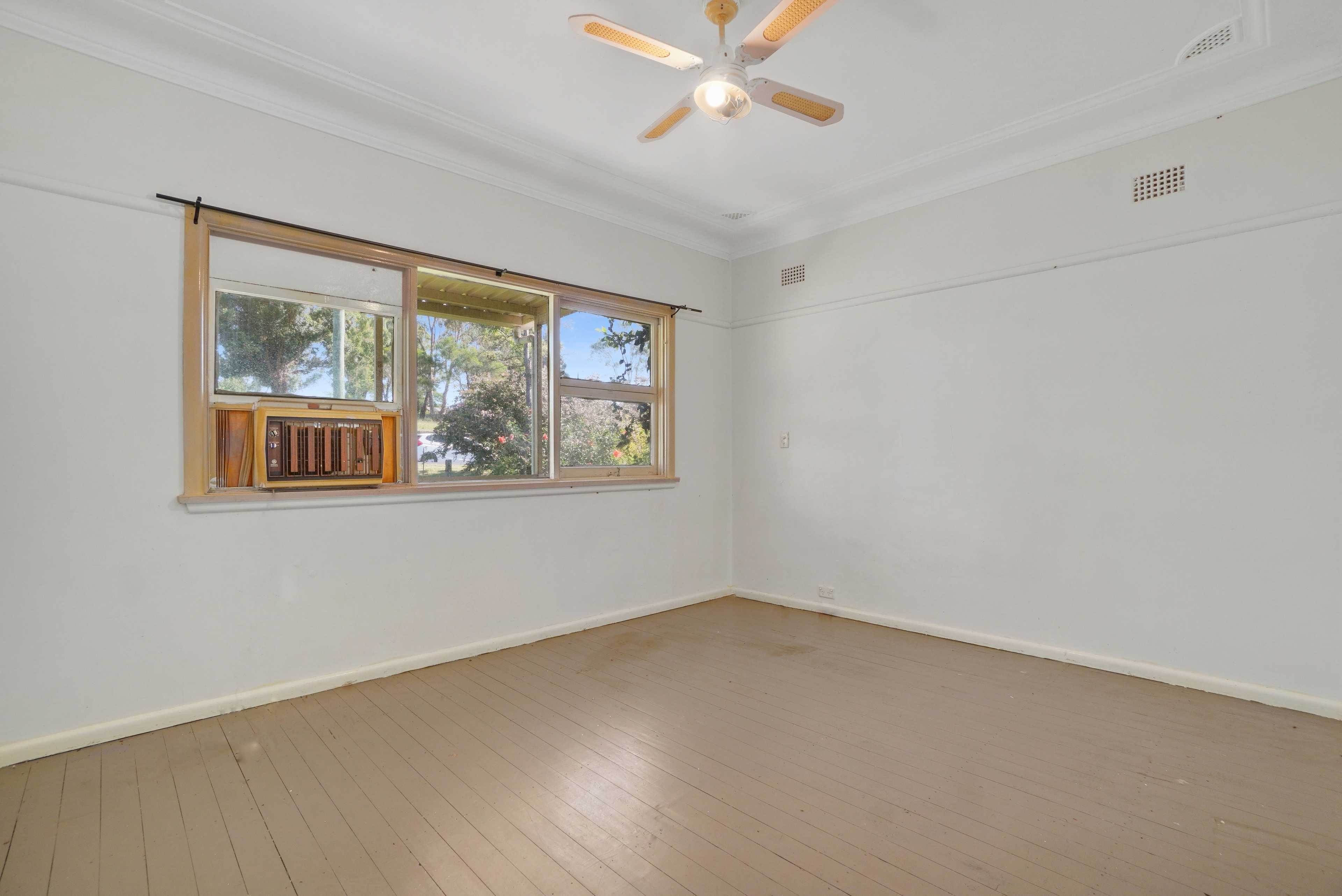 136-macquarie-avenue-campbelltown-nsw-2560-7899