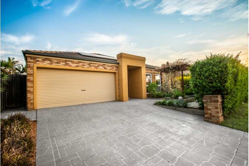 8-dalmeny-drive-prestons-nsw-2170-9820