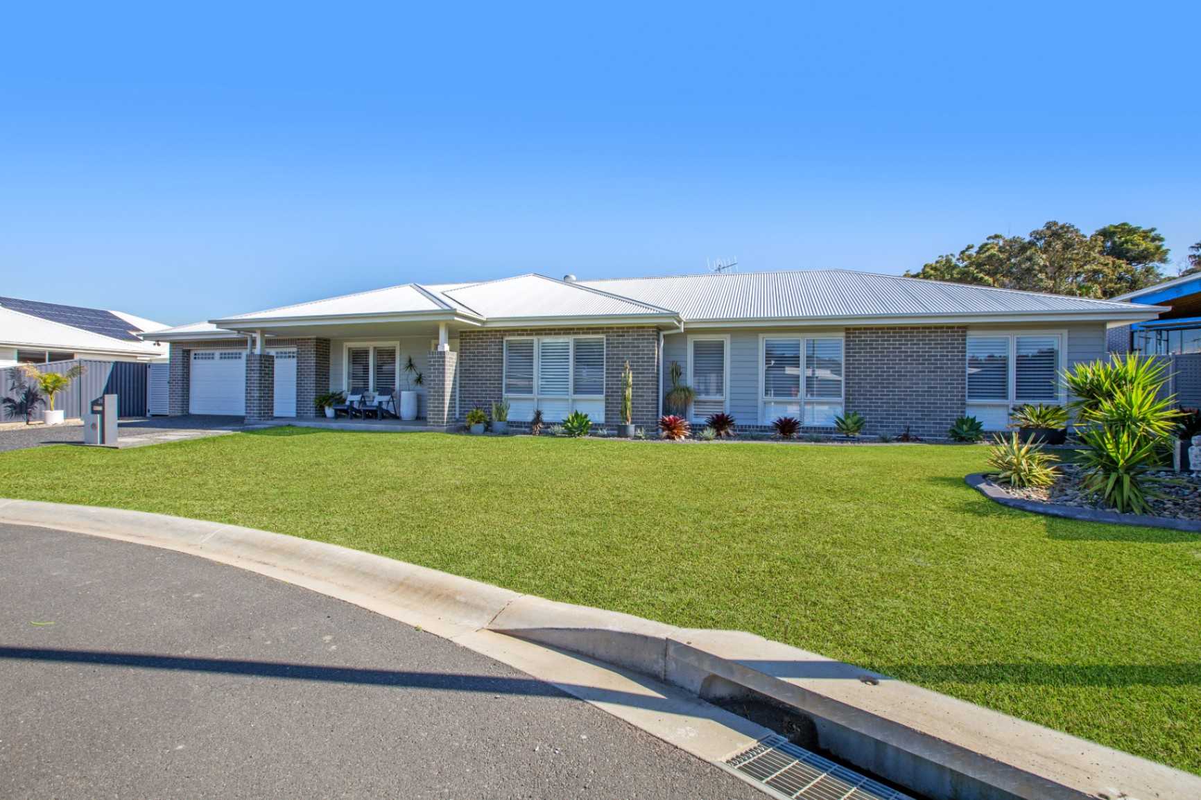 24-lovedale-way-forster-nsw-2428-31012